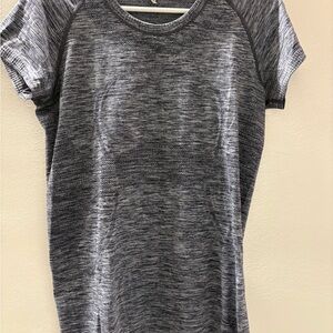 Lululemon athletica Charcoal Heather Short Sleeve Tee